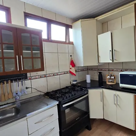 Casa com Piscina Peró-3
